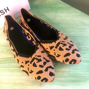 NWT COMFY !CHEETAH FLATS 🥿